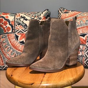 Cowboy style short bootie